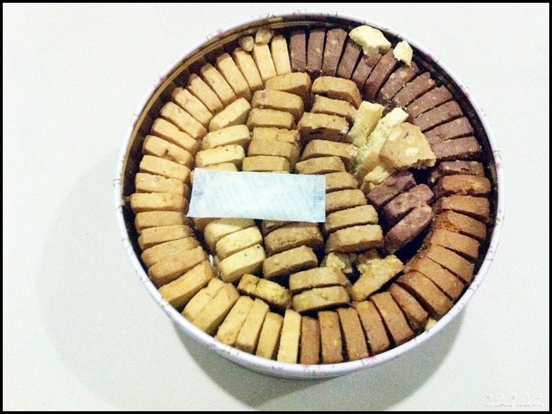 Jenny Bakery (珍妮曲奇) @ Sheung Wan 上環 : 8-mix cookies (Coffee Almond, Cashew Nut, Almond Poppyseed, Hazelnut Macadamia, Walnut, Pistachio, Mixed Nuts, Chocolate Chip, Cashew & Walnut) 0