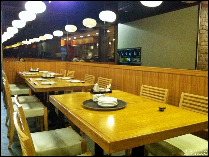 Jyu Raku Japanese Restaurant @ SS15, Subang Jaya : The interior is minimal with simple wooden furniture.
