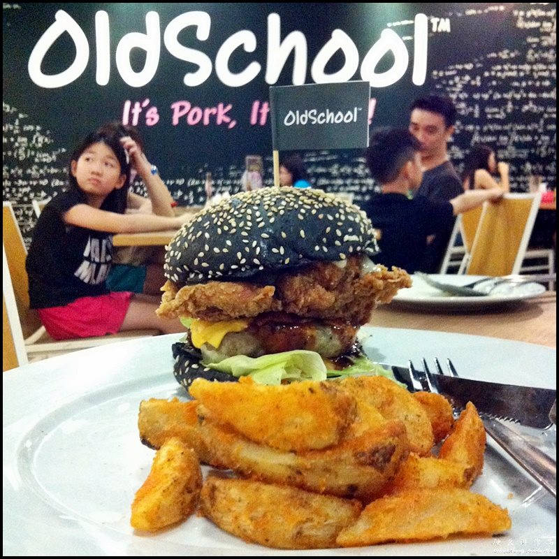 Pork and Chicken Burger (RM19.90)