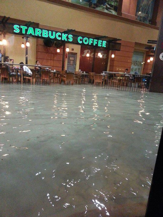 Starbucks @ IOI Mall Puchong hit by flash flood