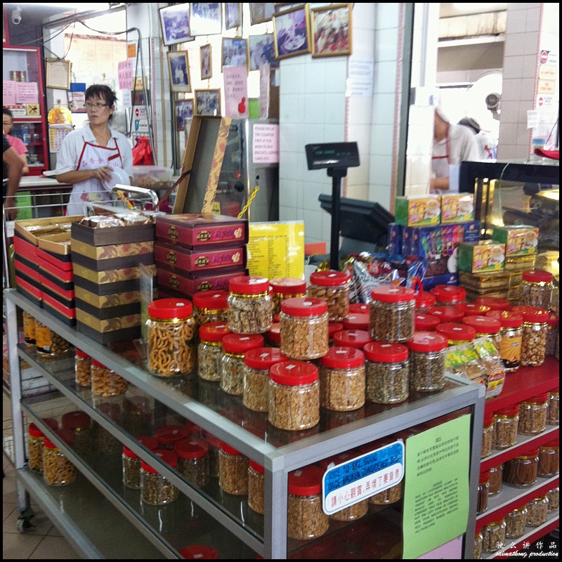 Restoran Pan Heong @ Medan Batu Caves - There's a counter selling a variety of cookies, biscuits and pastries. 