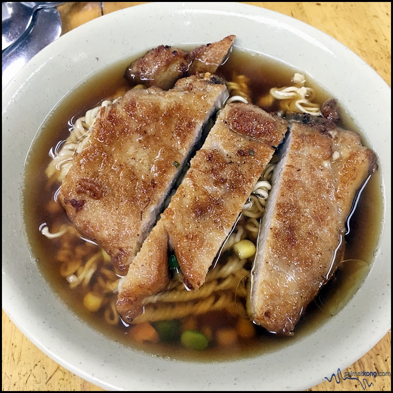 Lan Fong Yuen 蘭芳園 - We wanted to try their signature chicken steak noodle but unfortunately it's not available till 11am. And so we ordered nissin noodle with pork chop instead. 