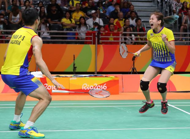 left) and Goh Liu Ying Goh celebrate after winning the mixed doubles ...