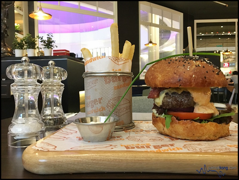 D'Empire Art Of Cuisine @ Pavilion : Empire Waygu Beef Burger (RM 43.90 Nett)