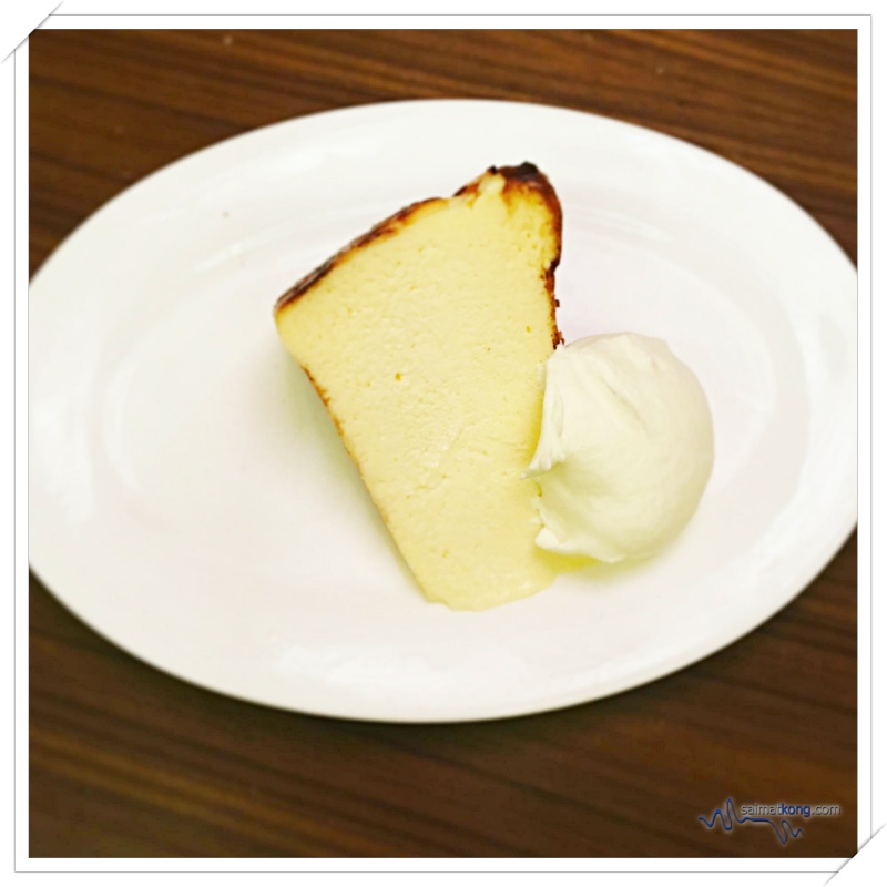 Best Cheesecake in KL @ The Tokyo Restaurant - Here comes the famous cheesecake with a dollop of cream. 