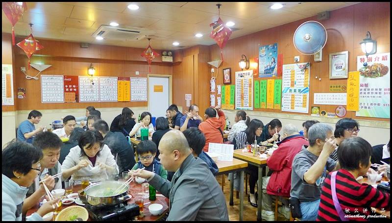 Kwan Kee Claypot Rice (坤記煲仔小菜) @ Sheung Wan 上環 : The restaurant is hidden in an alley with both indoor and outdoor dining options. The indoor section is quite cramped while the outdoor section has a dai pai dong atmosphere.