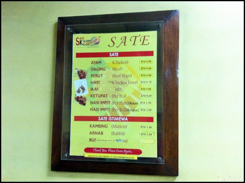 Sate Kajang Hj Samuri @ Damansara Uptown : Their simple food and drinks menu is on the wall. They serve quite a variety of sate here - Chicken, Mutton, Rabbit, Deer, Beef and Fish meat.