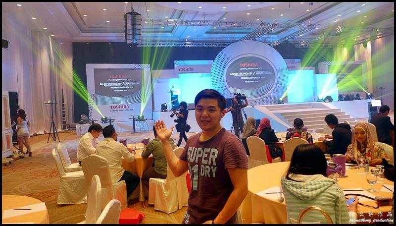Smart Technology / Smart Future - Toshiba Convention 2014 : Me inside GICC. The venue was superb and very spacious.