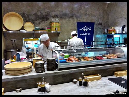 The chef who heads up the sashimi & sushi counter at Makiya Sushi : Makiya Sushi @ Setiawalk, Puchong