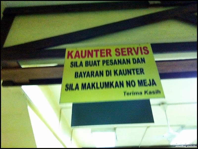 Sate Kajang Hj Samuri is a self-service watery. You need to make your order and pay at the cashier counter first.