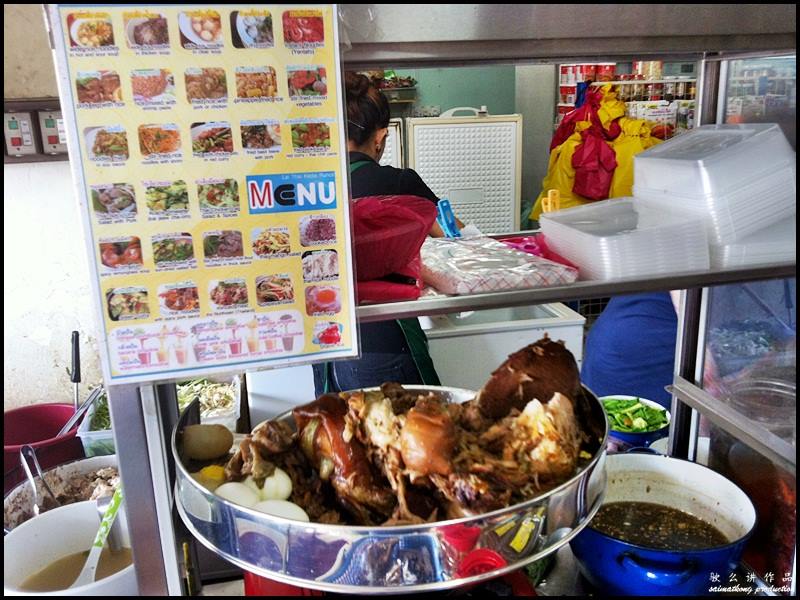 Lat Thai Market @ Section 17, PJ : Spotted a huge pot of stewed pork knuckle on the food counter