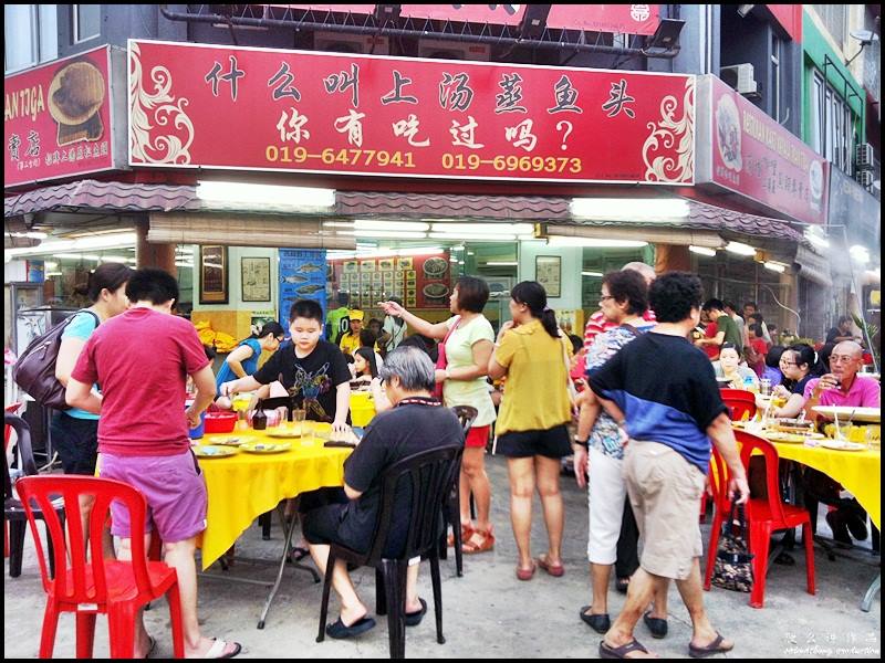 Restoran Kari Kepala Ikan Tiga signature dishes include Curry Fish Head, Steamed Fish Head and Steamed Fish with Superior Soup.