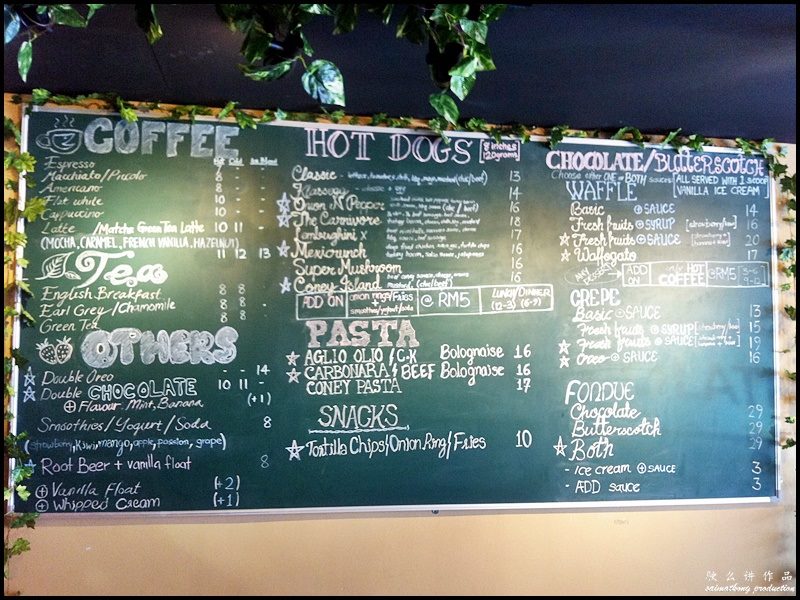 Meltz Cafe @ SS15, Subang : Chalkboard Menu for you to refer before placing your order at the cashier counter.