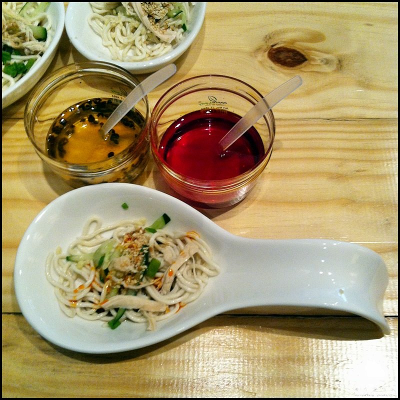 Big Spoon @ SetiaWalk, Puchong : You can have your cold noodle with either the red chili oil or peppercorn oil or both.