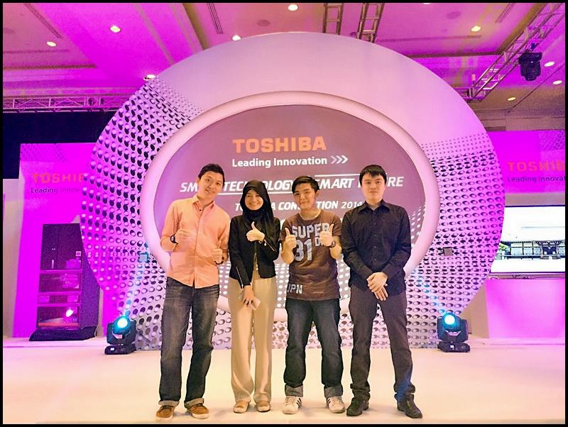 Posing on the stage with Tian Chad, RNadia & Huai Bin. Photo Credit: #NNSpotted