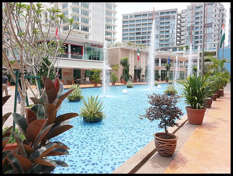 The environment at this Piazza, Oasis Square - Ara Damansara, is very comfortable and refreshing but not on a hot sunny afternoon as there