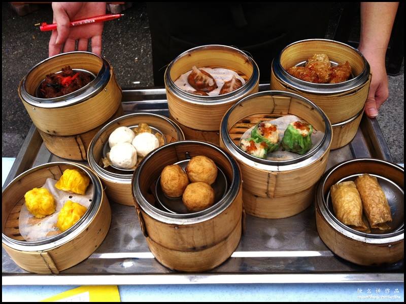 Zok Noodle House menu features a wide selection of Hong Kong dishes which includes wonton noodles, charcoal roasted meat, porridge, steamed rice and dim sum.