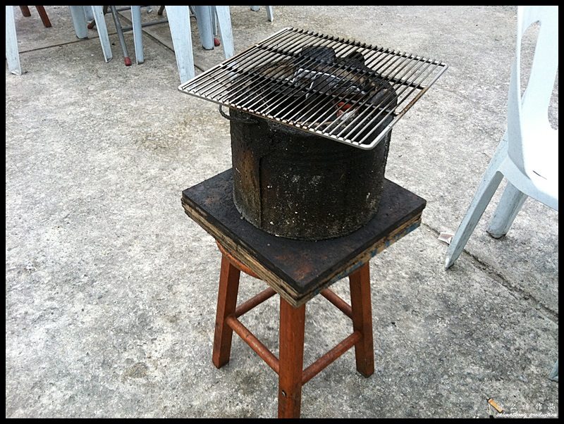 Gerai Makan Japanese BBQ 大众烧肉 @ Taman Desa : a metal grill is placed on top of pot filled with burning coals.