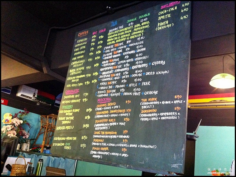 Ecole P @ Damansara Uptown, PJ : The drinks menu are written on a large chalkboard - with a selection of coffee, teas, smoothies, mocktails and soft drinks.