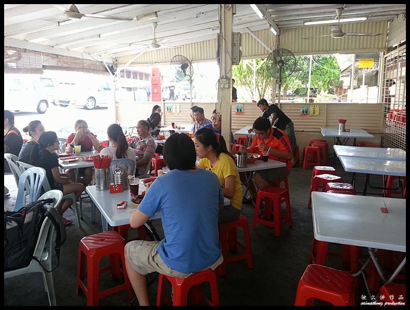 Despite this, this Puchong Yong Tau Fu shop is always crowded with customers especially during peak hours like lunch and dinner time.