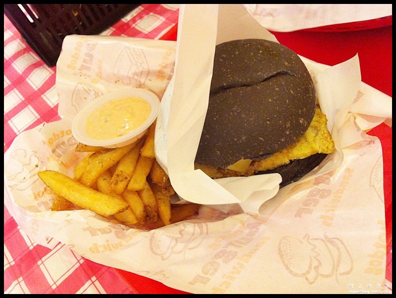 Big Chomp Burger @ SS15, Subang : Spice It Up (RM17) add RM4 for a bottle of mineral water & fries