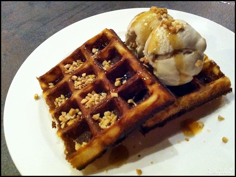 Standing Theory @ SS2, PJ : Waffle sprinkled with crushed peanuts and topped with coconut ice-cream (RM10)