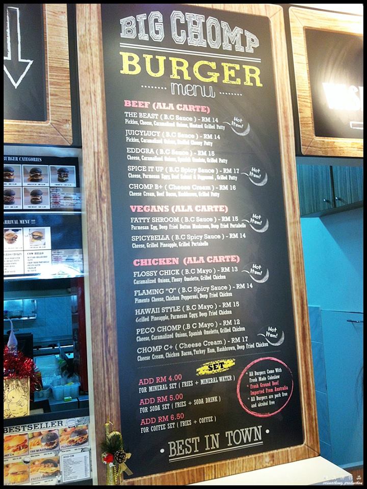 Big Chomp Burger @ SS15, Subang : The menu is written on a large piece of chalkboard which is right next to the cashier.