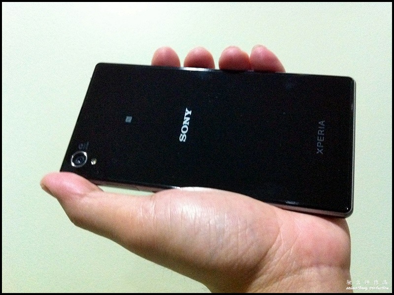 Review : Sony Xperia Z1 - Back