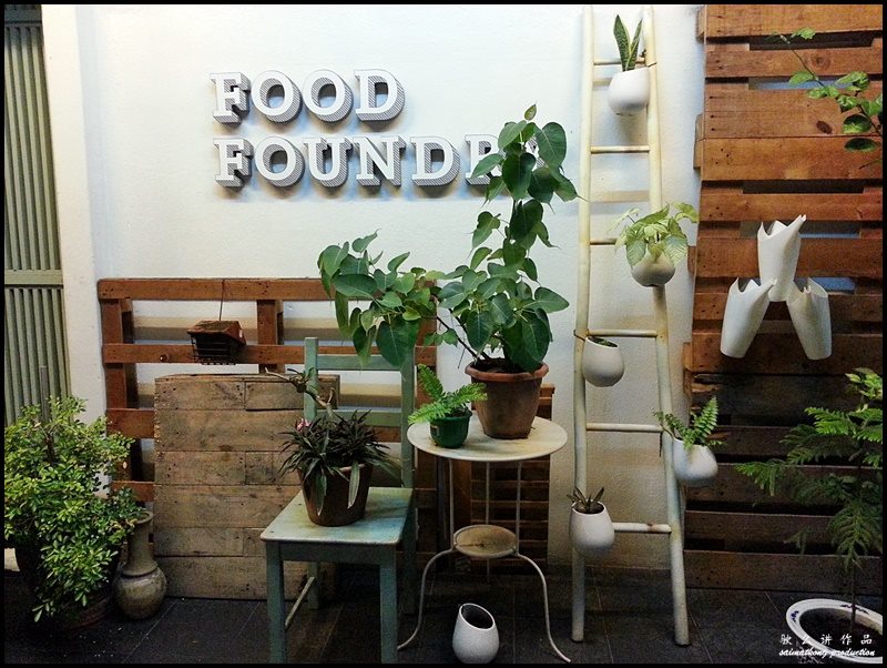 Food Foundry @ Section 17, PJ : The creative and artistic decor right outside the restaurant. It