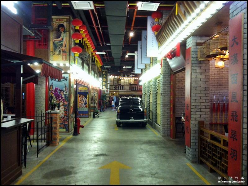 The decor in this Setiawalk Grand Shanghai Street is really classic and nice. Totally makes you feel like you are in old City of Shanghai.