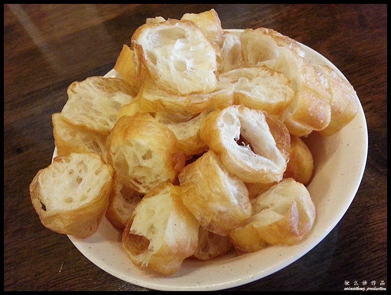 Hon Kee Porridge 汉记靓粥 @ Bandar Puteri, Puchong : Yau Char Kway 油炸鬼 or known as you tiao (fried crullers) RM1.30 each