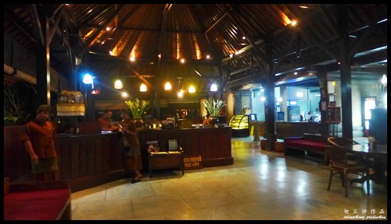 There is a main building at the front entrance and the middle section of the restaurant. However, it is nicer to dine at one of the traditional bamboo huts (pondok) with a long table and cushions, overlooking the rice paddy fields.