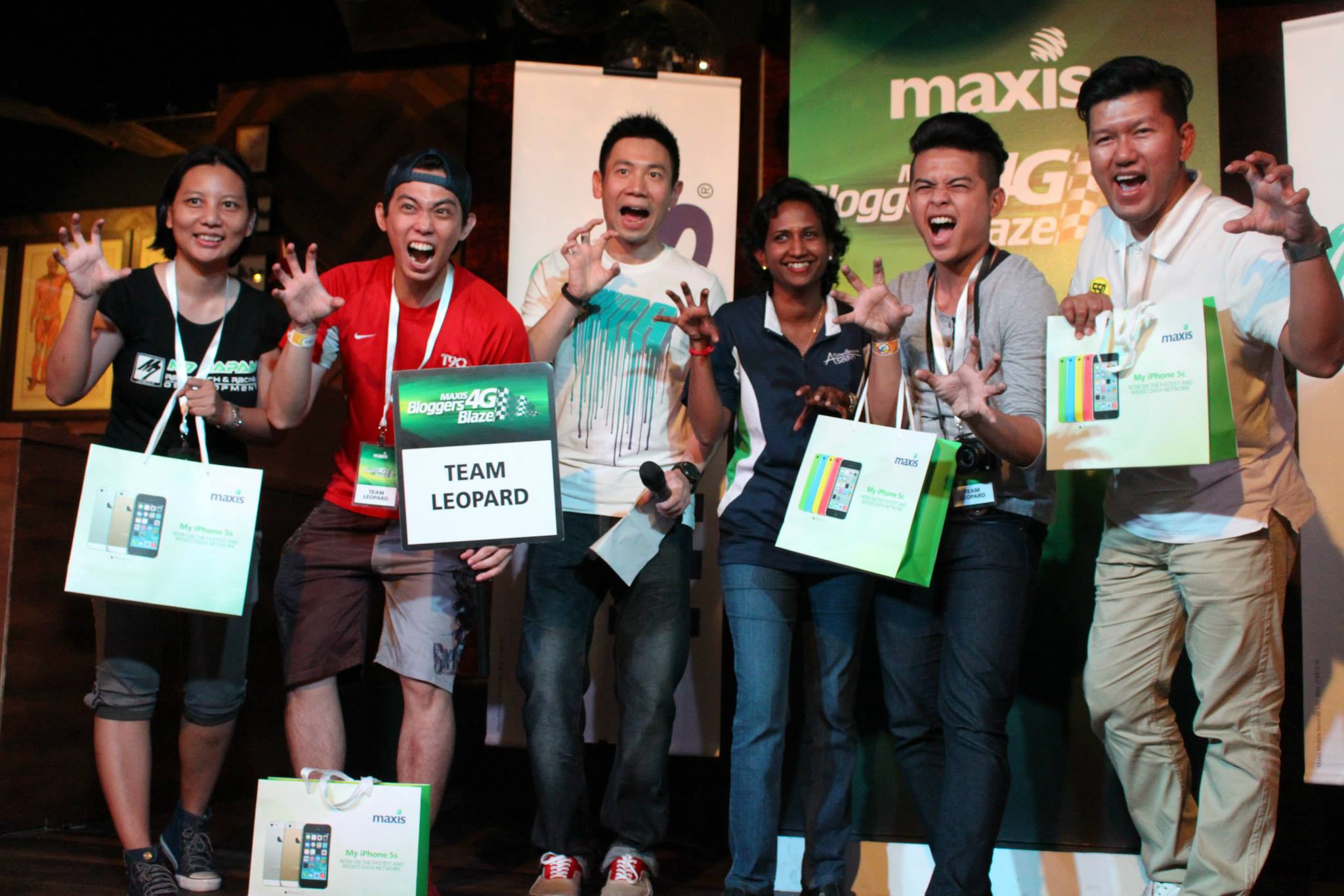 Maxis 4G Bloggers Blaze @ The Curve : The Runner-Up was Team Leopard who walks home with an iPad Mini and a Maxis LTE WiFi Modem each