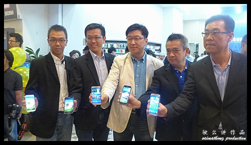 Samsung Galaxy S4 official launch ceremony by the Key person of Samsung Malaysia and representatives from the telcos