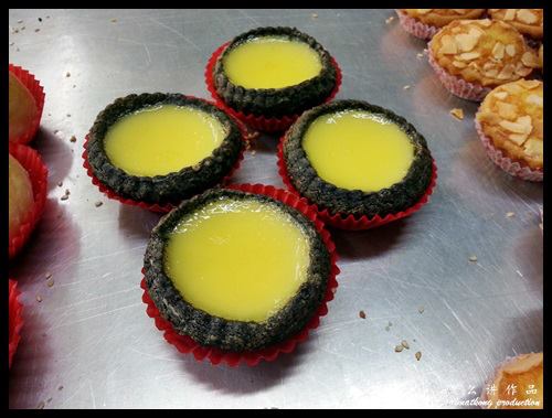 Bunn Choon Confectionery 品泉 Charcoal Egg Tart : Imbi Market