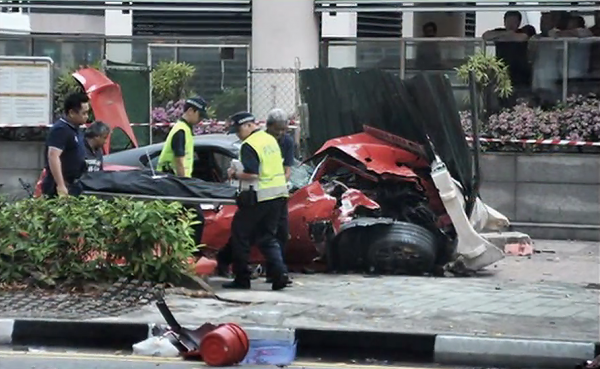 Ferrari 599 GTO Crashes into Taxi and Motorcycle @ Singapore