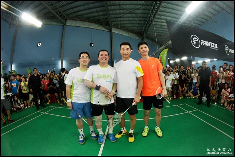 The lucky fans who get to meet and play badminton with Ruco Chan 陈展鹏 & Wong Choong Hann 黄综翰