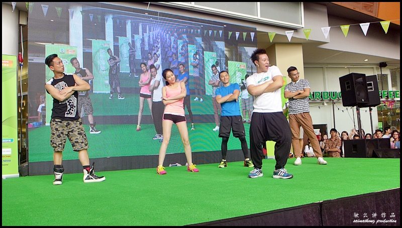 Ruco Chan 陈展鹏, Oscar Leung 梁烈唯, Sharon Chan 陈敏之 & Benjamin Yuen 袁伟豪 did a simple and fun aerobic dance led by tutor together with the audiences.