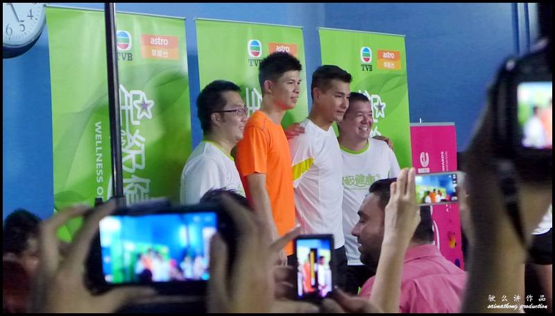 The lucky fans who get to meet and play badminton with Ruco Chan 陈展鹏 & Wong Choong Hann 黄综翰