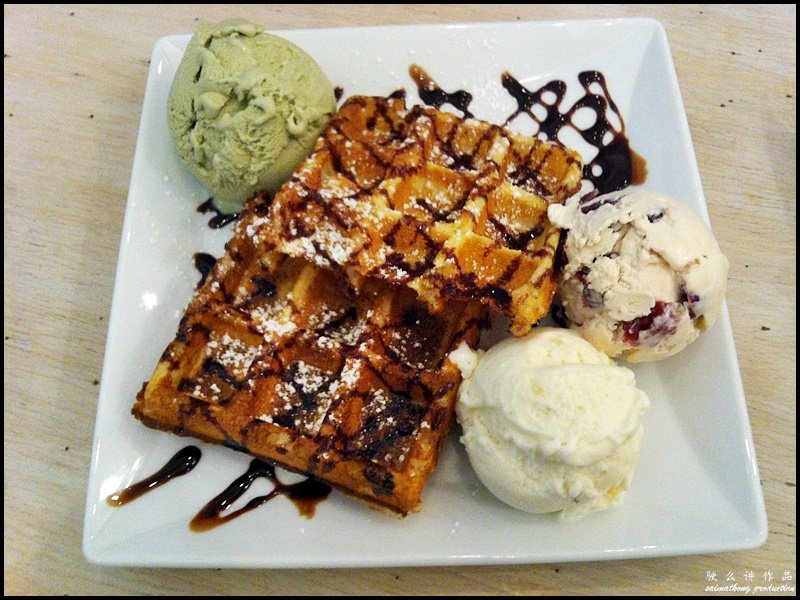 Inside Scoop @ Jalan Telawi 3, Bangsar : Double Scoop of Ice cream with Waffle - Pistachio, White Choc Macadamia & XO Cranberry