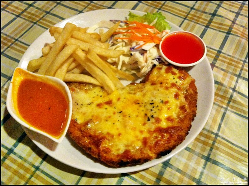 Retro Kitchen (星光美食) @ SS2, PJ : Chicken Parmigiana (RM20.90)