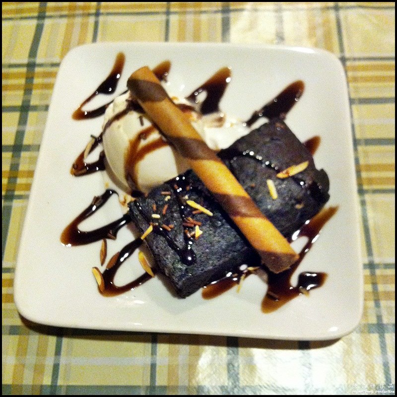 Retro Kitchen (星光美食) @ SS2, PJ : Walnut Brownies (RM7.90)