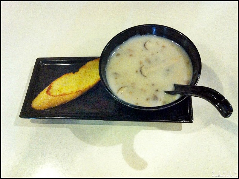 Rockfish Noodle Bar @ IOI Boulevard, Puchong : Mushroom Soup (RM6.90)
