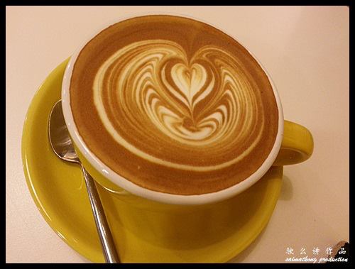 Coffee Stain by Joseph @ Publika : Flat White RM8.00 (+RM2.00 double shot)