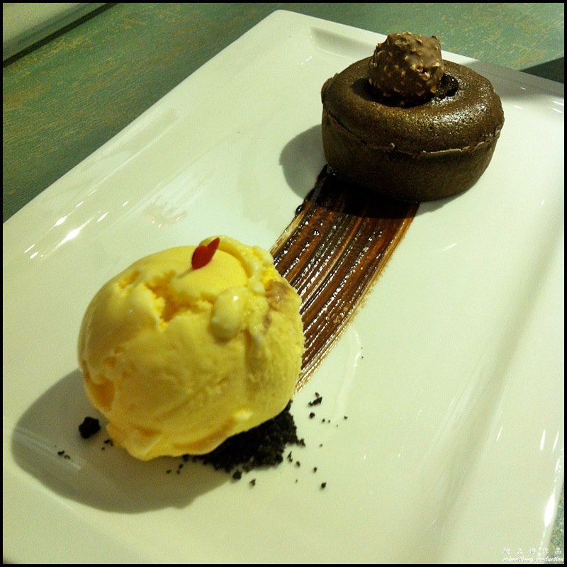 Mad About Coco @ Publika, Solaris Dutamas : Heavenly Hazelnut Molten Cake (RM20)