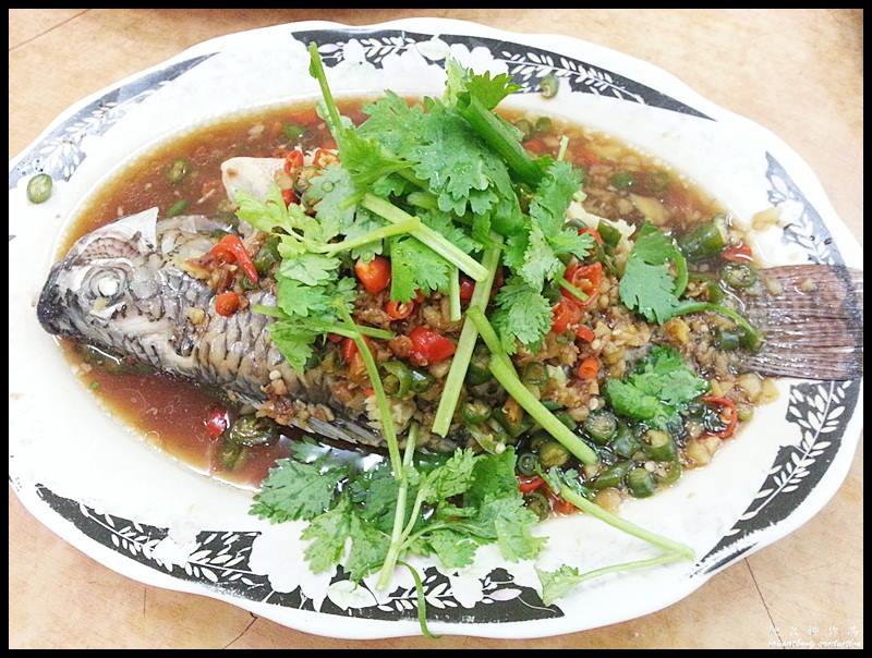 Restoran Lan Je Steamed Fish (兰姐清蒸非洲鱼) : Steamed Tilapia Fish (RM16) - Extra Spicy