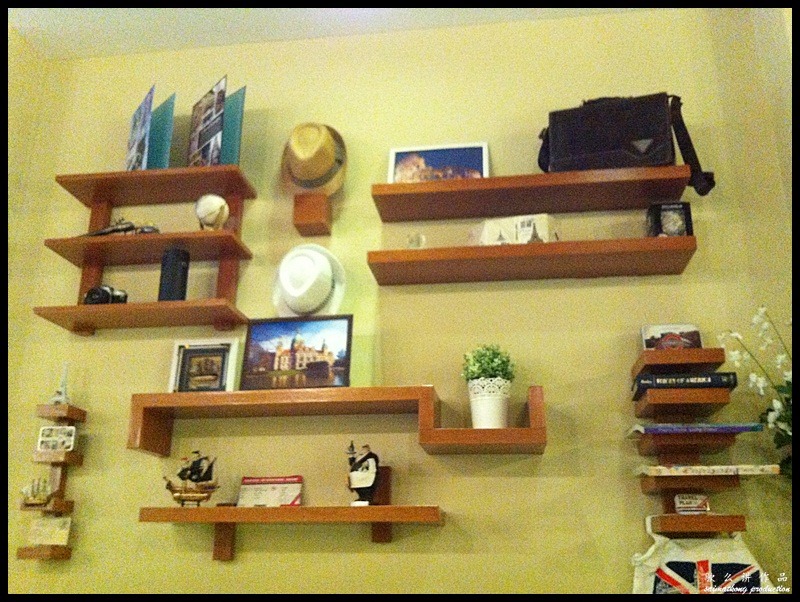 The Journey Cafe @ SetiaWalk, Puchong : There are numerous travel theme decorations in the cafe.