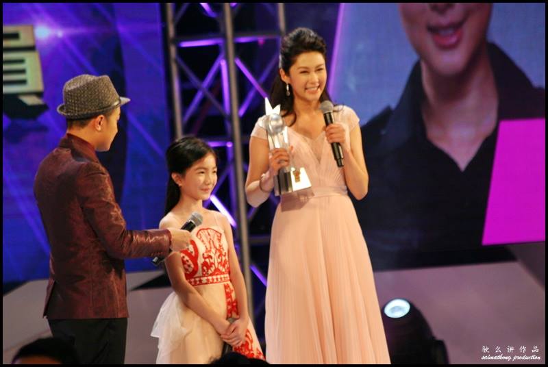 Eliza Sam (岑麗香) or fondly known as 'Princess Heung Heung 香香公主' was delighted to win My Favorite TVB Promising Actress Award as this is her first award since joining the entertainment industry.