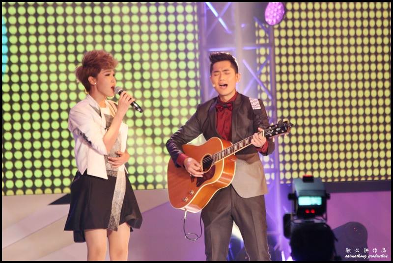 2012 Astro Star Quest winner Nicole Lai (赖淞凤) and 2013 Voice of Stars winner Fred Cheng (鄭俊弘) performed a duet of Lady Antebellum's Need You Now.