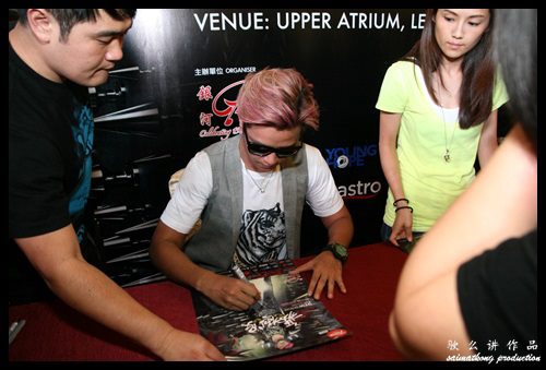 Autograph by Show Luo
